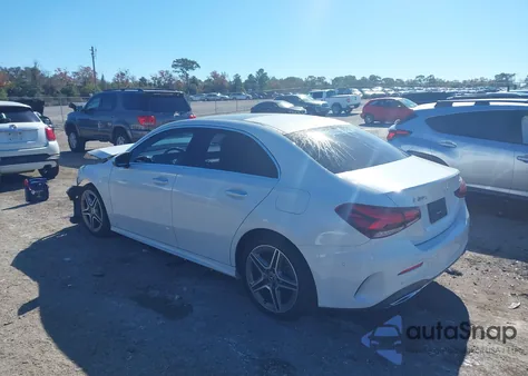 2020 Mercedes-Benz A 220 4Matic z USA, uszkodzony, nr VIN W1K3G4FB4LJ228984